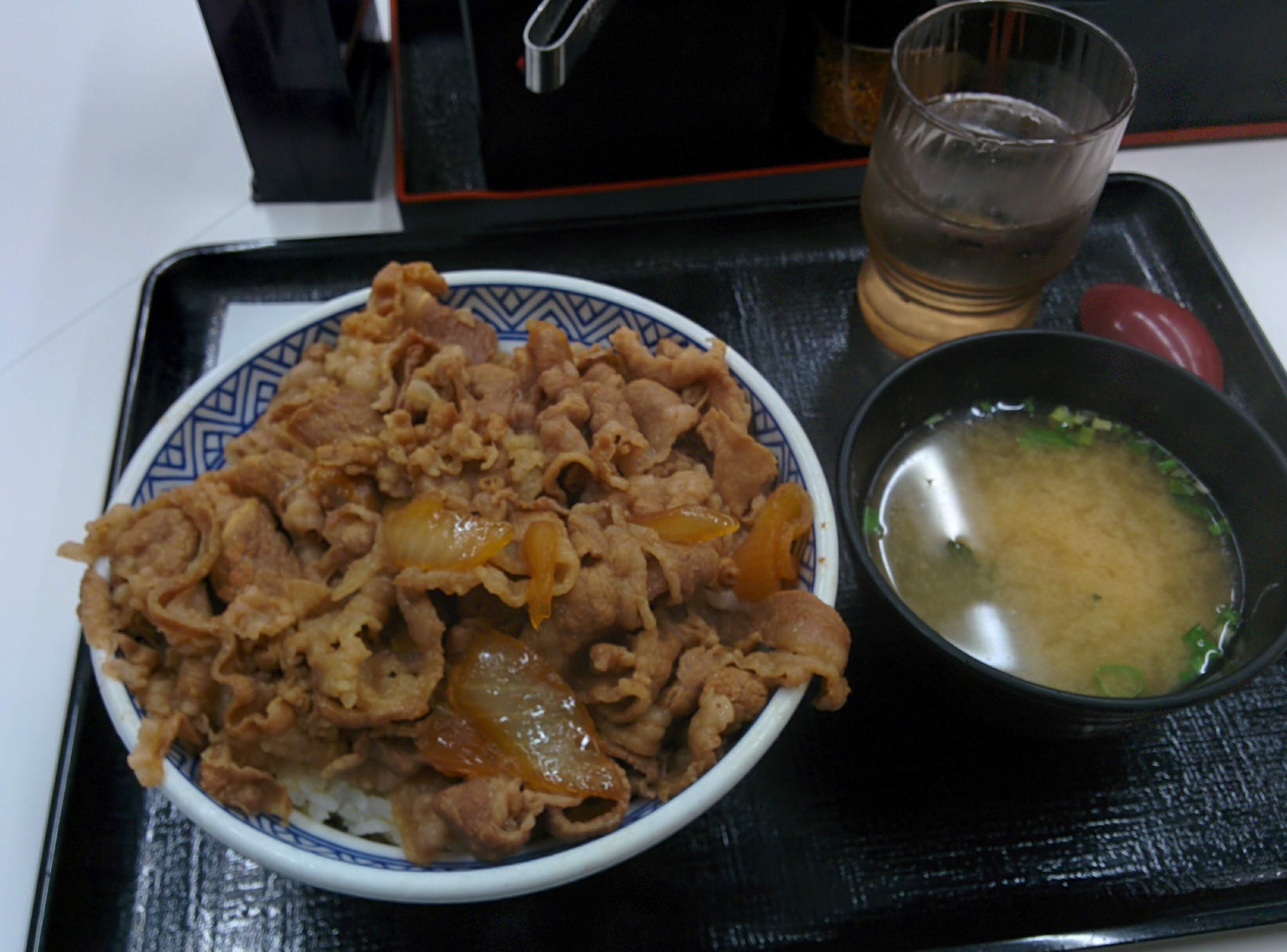 โยชิโนยะครับ รสชาติเหมือนไทยดี ไม่ต่างมาก