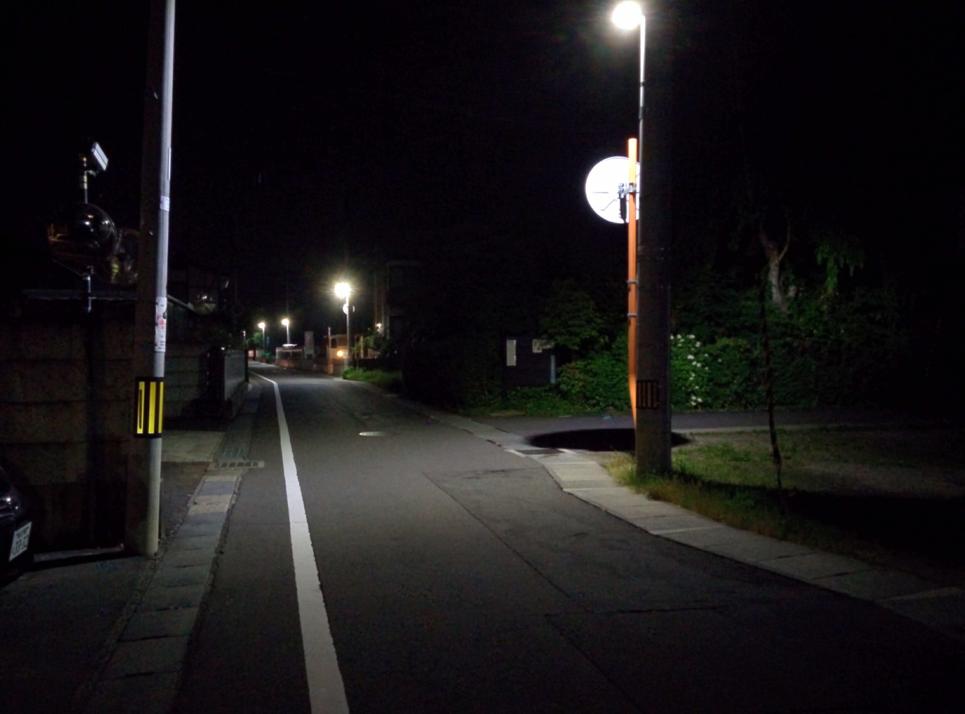 ทางเดินจากสถานี Ayashi ไปสถาบัน