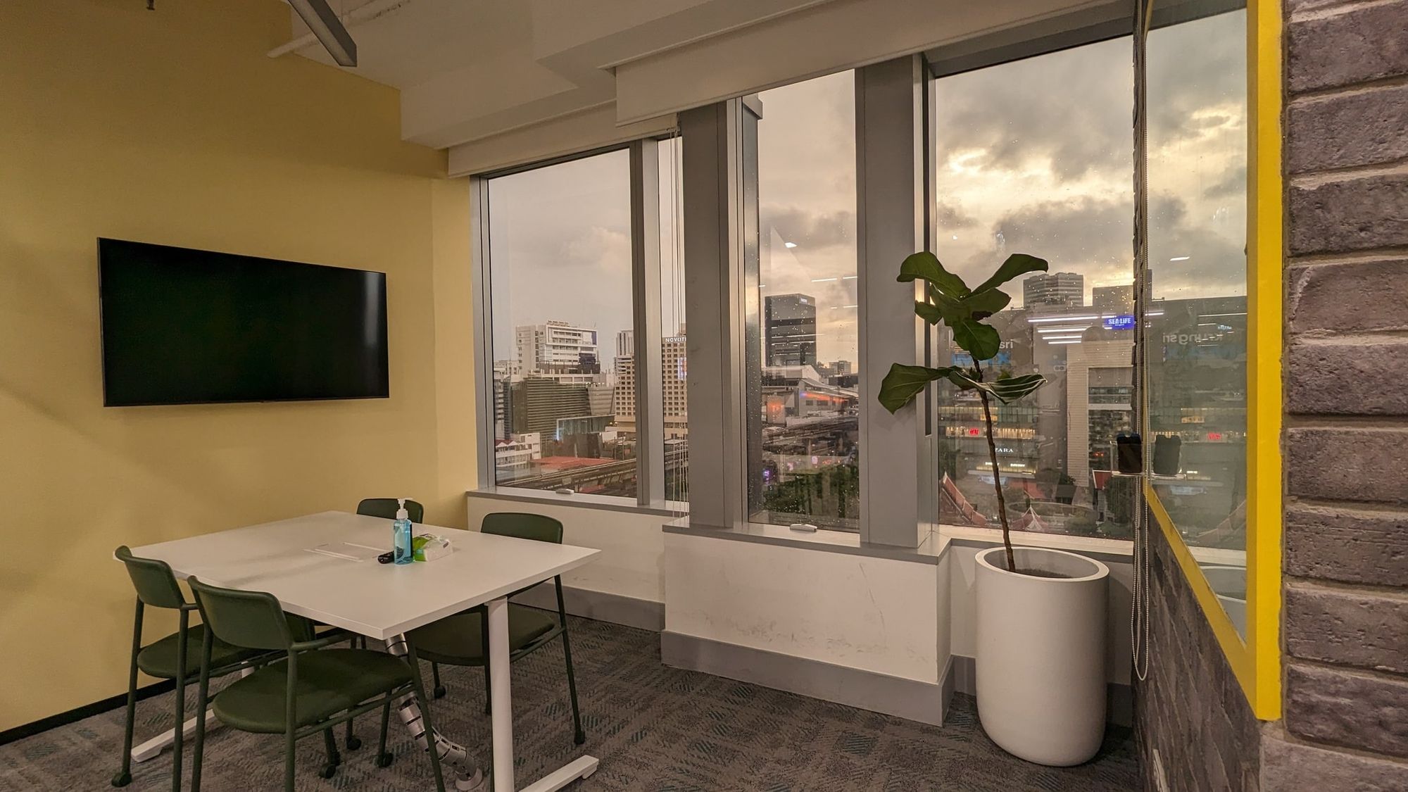 Meeting area in the new office